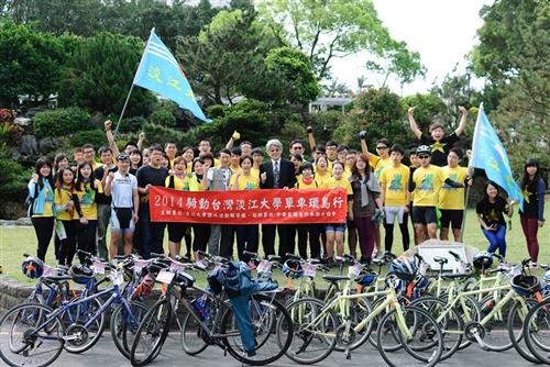 40 Students Take Bike Trip All Around the Entire Island