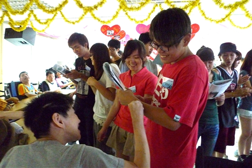 本校舉辦「淡海同舟」--99學年度社團負責人研習會，以社團負責人的領導、專業技能、人際關係等為研習主軸，延續社團文化。