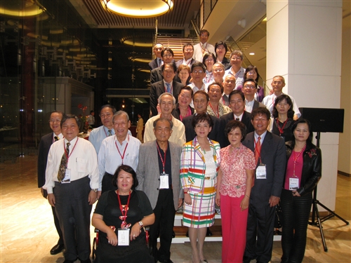 張校長家宜出席本校中華民國校友總會第7屆第1次會員代表大會，陳總會長慶男特別邀本校傑出校友財政部李部長述德演講。藉由整個活動連繫校友感情，也分享校友成功的經驗。