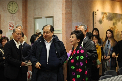 師生獻藝 異國歌舞祝壽