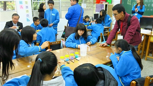 Chemistry Service Learning Reaches 100 Schools in the Country