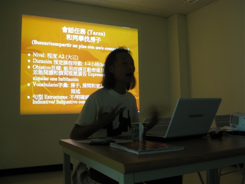 外國語文學院推動「語言學習創意行動方案研習營」，推動以群組傳習的模式，透過院內教師小組討論活動，促進彼此在語言教學的經驗交流與傳承，以激發團隊成員更多元的教學方式，進而培養卓越教師，共創優質教學的校園文化。