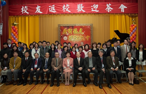 「春之饗宴」：時序入春、奼紫焉紅的杜鵑妝點滿校園之際，校友們齊聚五虎崗，與創辦人張建邦及校長張家宜同歡，提早為本校建校一甲子暖壽。