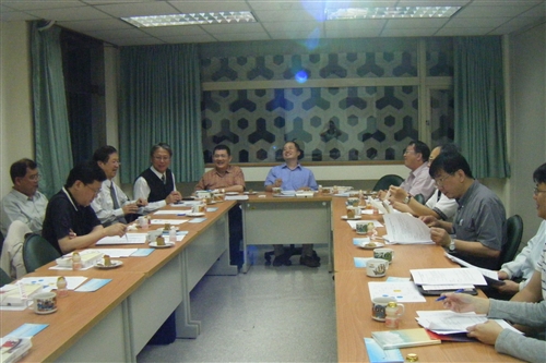 資訊工程學系將於今年校慶日舉辦「創系四十週年－團團圓圓千人同學會」，本活動動員了近百位校友及師生組成「宣達團」，共同喚起校友們往日在淡江的記憶，重返資訊人的「光陰的故事」。