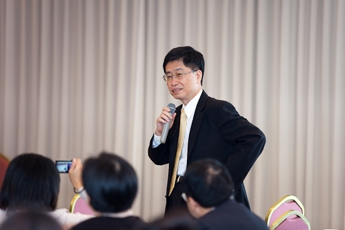 臺北醫學大學一行38人蒞校參訪，張校長家宜和與會人員分享本校榮獲第19屆國家品質獎之申請歷程及推行TQM之成果。