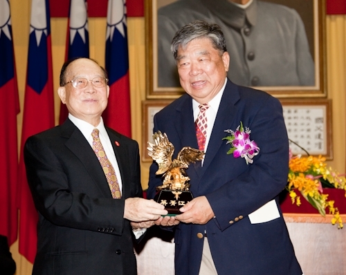 歡慶本校創校59週年，舉辦校慶慶祝大會、校友返校歡迎茶會、資訊工程學系團團圓圓千人同學會、第7屆校慶蛋捲節等豐富多元的校慶系列活動，全校展現活潑與創意並同賀淡江生日快樂！