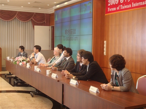 2009台灣國際安全學校暨安健學校論壇在本校淡水校園覺生國際會議廳舉行，與會人員共同探討台灣、美國與日本之安健學校推動制度、經驗與成果。