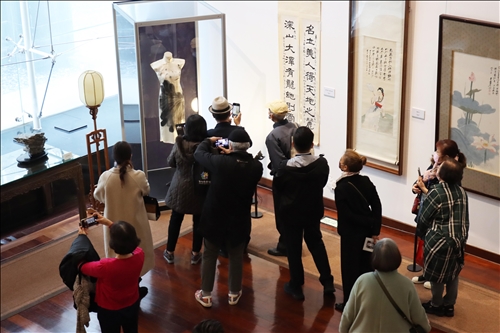 Opening of the Special Exhibition of Painting and Calligraphy by Chang Dai-chien at TKU with Literati and Scholars Vying to See