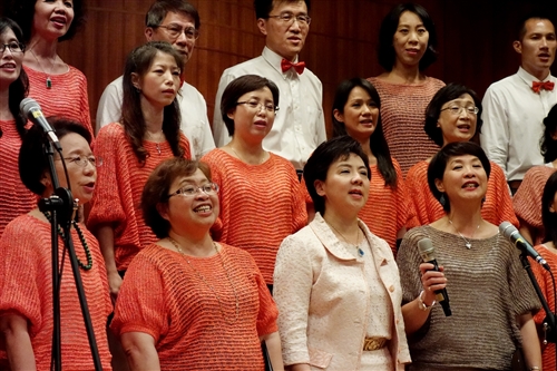 Female Faculty Alliance Choir Peform for the Moon Night Flower