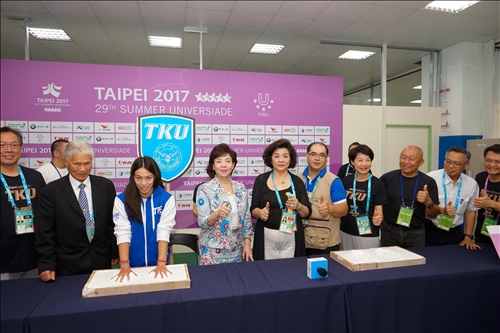 舉起台灣的手在淡江永遠留下印記