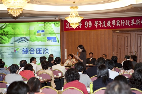 一甲子的圓滿，開創淡江新紀元，本校舉行「99學年度教學與行政革新研討會」。
