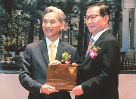 葛校長獲中興大學第24屆傑出校友 鼓勵多元跨域學習