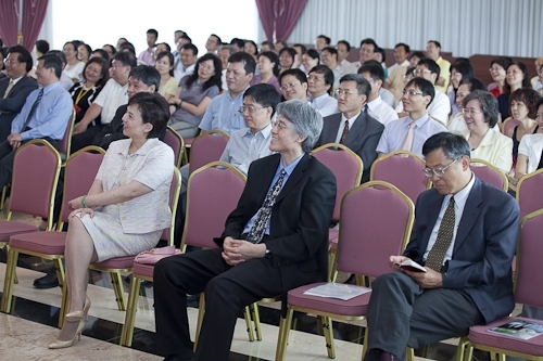 新學年新氣象，本校在8月3日上午10時於淡水校園覺生國際會議廳舉行98學年度新成立單位主管布達暨一、二級單位新卸任主管交接典禮。
