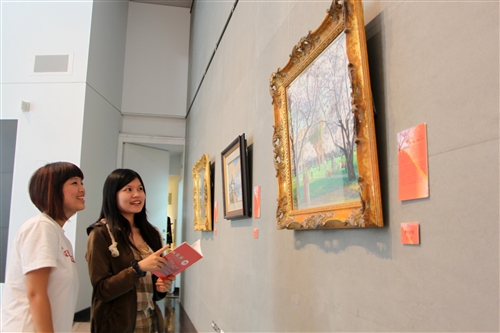 傳美輝藝—本校文錙藝術中心自即日起舉辦「諮詢委員作品暨收藏展」。