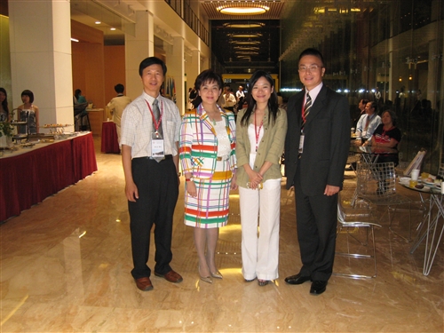 張校長家宜出席本校中華民國校友總會第7屆第1次會員代表大會，陳總會長慶男特別邀本校傑出校友財政部李部長述德演講。藉由整個活動連繫校友感情，也分享校友成功的經驗。