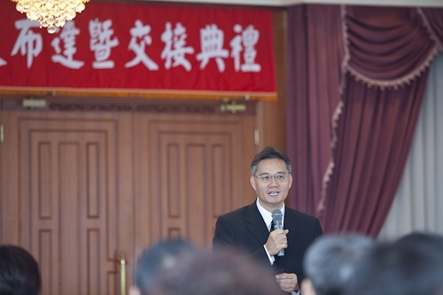 新學年新氣象，本校在8月3日上午10時於淡水校園覺生國際會議廳舉行98學年度新成立單位主管布達暨一、二級單位新卸任主管交接典禮。