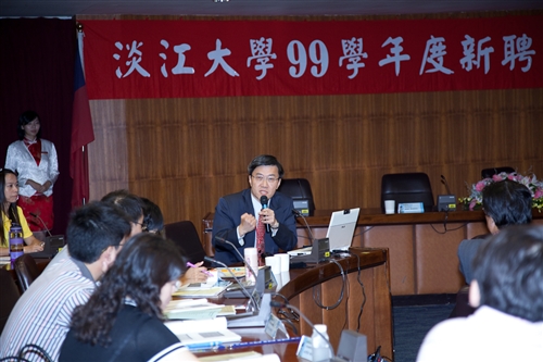 增聘51名專任教師，本校召開「99學年度新聘教師座談會」。