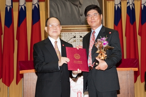 歡慶本校創校59週年，舉辦校慶慶祝大會、校友返校歡迎茶會、資訊工程學系團團圓圓千人同學會、第7屆校慶蛋捲節等豐富多元的校慶系列活動，全校展現活潑與創意並同賀淡江生日快樂！