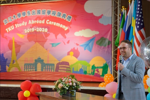 展翅啟航•遨翔全球～大三出國授旗典禮