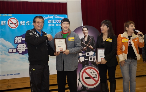 Jam Hsiao Comes to TKU to Promote Anti-Smoking Policy