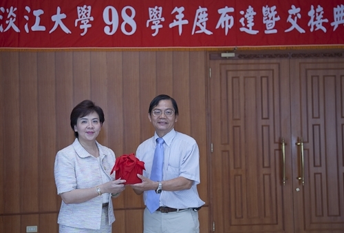 新學年新氣象，本校在8月3日上午10時於淡水校園覺生國際會議廳舉行98學年度新成立單位主管布達暨一、二級單位新卸任主管交接典禮。