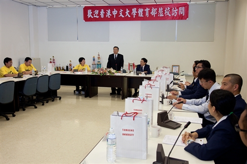 香港中文大學體育部盧遠昌主任等一行10人蒞校參訪，兩校體育主管及教師針對彼此的體育現況及特色進行熱烈討論，為日後體育合作交流奠定良好的基礎。
