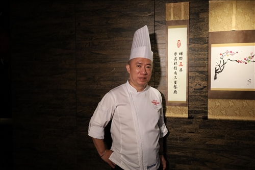 企管碩專陳泰榮 獲全臺唯一五度米其林三星肯定