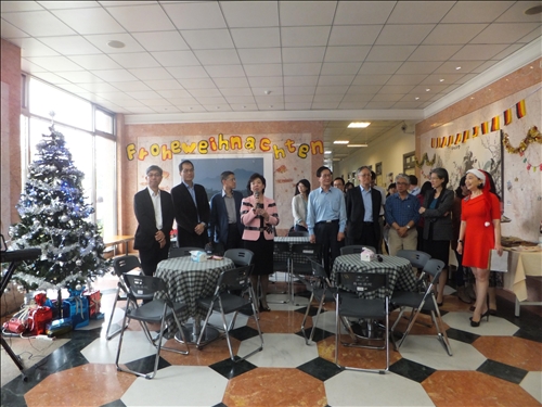 The College of Foreign Languages and Literatures Celebrates Christmas Early