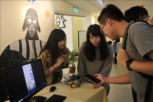 2019資管週 13組畢製秀星際大戰