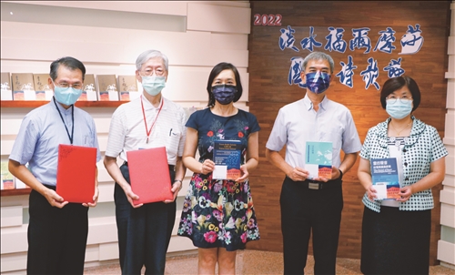 贈書合照