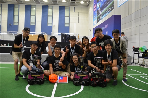 機器人研發團隊再傳捷報，蟬聯FIRA世界盃機器人足球賽冠軍。