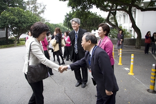 教育部98年度大學校院系所評鑑委員於這兩週蒞校展開實地訪評。