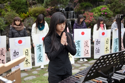「日本甘巴嗲，淡江愛很大！」本校舉行關懷日本震災祝福音樂會。