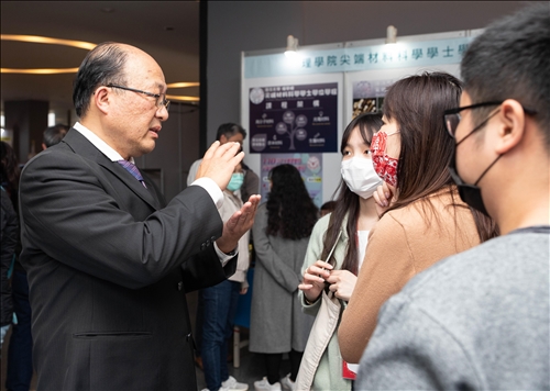 學系博覽會 院系全力協助考生「逐光」