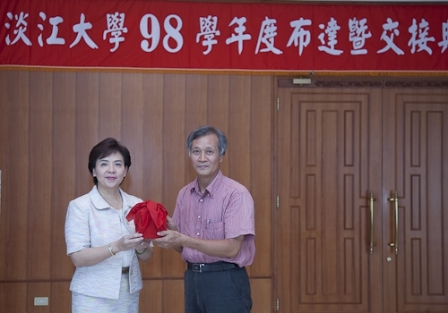 新學年新氣象，本校在8月3日上午10時於淡水校園覺生國際會議廳舉行98學年度新成立單位主管布達暨一、二級單位新卸任主管交接典禮。