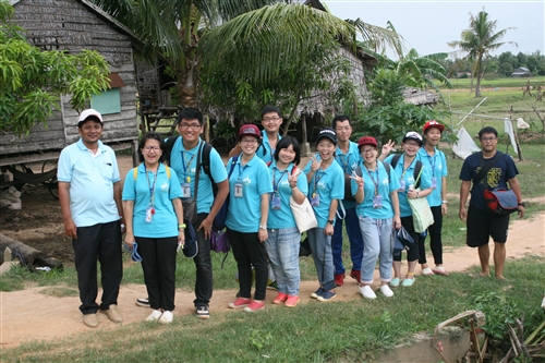 本校柬埔寨服務學習團第8次到柬埔寨哄吥省服務。