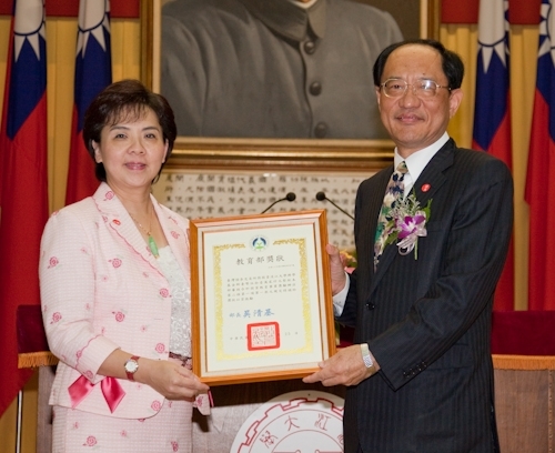 歡慶本校創校59週年，舉辦校慶慶祝大會、校友返校歡迎茶會、資訊工程學系團團圓圓千人同學會、第7屆校慶蛋捲節等豐富多元的校慶系列活動，全校展現活潑與創意並同賀淡江生日快樂！