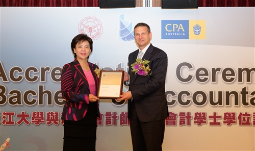 會計學系學士學位獲澳洲會計師公會(CPA Australia)認證通過。