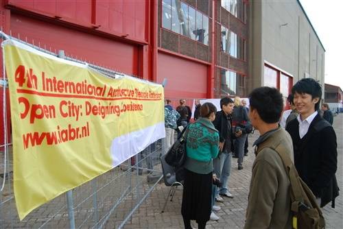 本校建築系師生設計作品，參選「第四屆鹿特丹建築雙年展」，開台灣建築系在鹿特丹建築雙年展獲獎之先例，榮獲特別優選與入圍參展，入圍作品數並與美國哈佛大學相同。