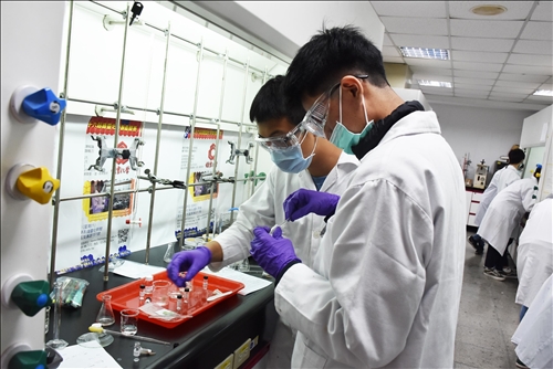 全國鍾靈化學創意賽  75所高中參賽創新高