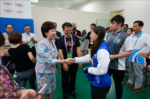 舉起台灣的手在淡江永遠留下印記