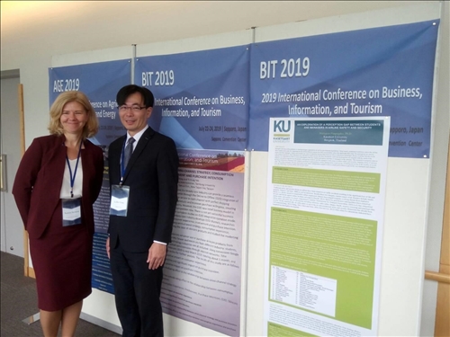 4-本校企管系楊立人主任與外賓合影