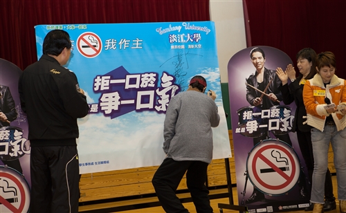 Jam Hsiao Comes to TKU to Promote Anti-Smoking Policy