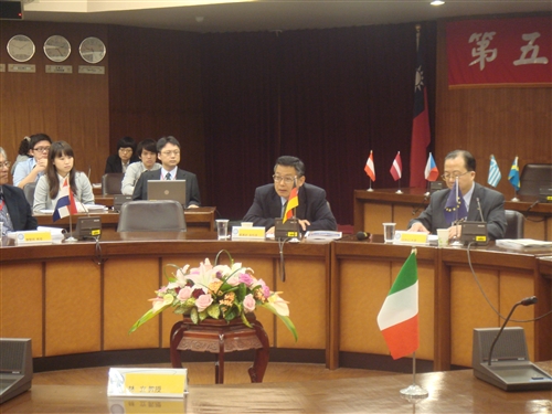 本校歐洲研究所舉辦「第五屆泛歐洲研究學術研討會--台灣因應哥本哈根聯合國氣候會議之反思：兼論歐盟與俄羅斯的立場與作為」研討會，探討在聯合國的架構下，歐盟與俄羅斯如何制訂與推動環保政策，以及「後京都」機制將如何發展，作為台灣制訂相關政策之參考。