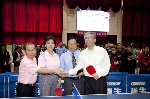 中華民國大專校院98年度教職員工桌球錦標賽於本校紹謨紀念體育館舉行，全國近八百位選手齊聚五虎崗，馳騁球場、大顯身手，奮力為各自所屬的學校爭取榮譽。