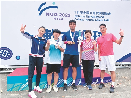 葛校長全大運授旗 軟網隊奪首金