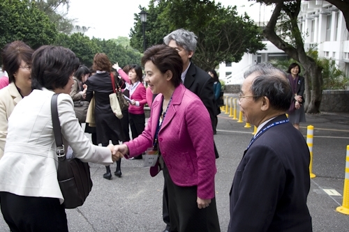 教育部98年度大學校院系所評鑑委員於這兩週蒞校展開實地訪評。