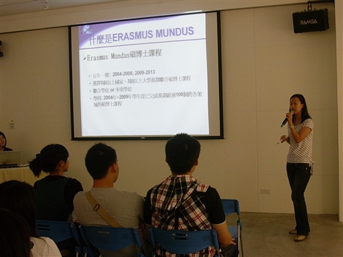 歐洲聯盟研究中心於本週在黑天鵝展示廳舉辦「瑞士漫畫展暨歐洲主題講座」，展出瑞士漫畫家作品，藉由「漫畫」看出瑞士的藝術風格，也更了解歐洲國家的思想、文化。