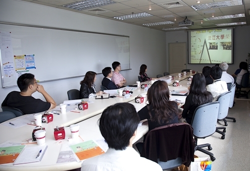 台灣大哥大股份有限公司一行9人蒞校參訪，徐主任秘書錠基和與會人員分享本校榮獲第19屆國家品質獎之申請歷程及推行TQM之成果。