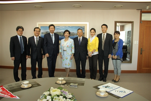 張校長率團參訪韓國四所姊妹校進行學術交流。